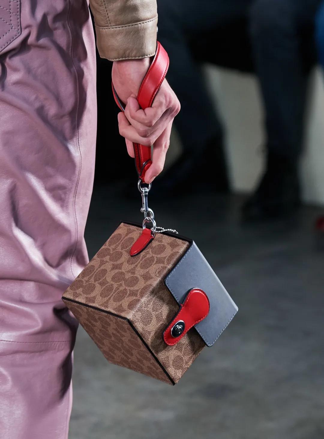 coach最受欢迎的包包,coach最新款包包2023