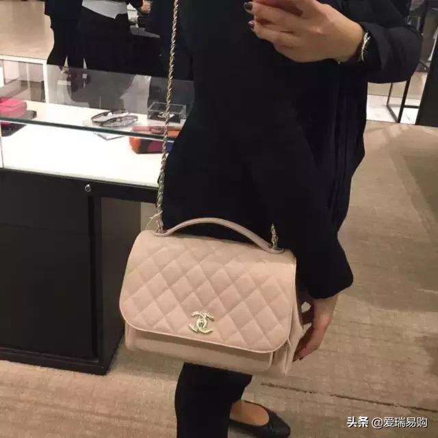 lv和香奈儿和圣罗兰的包包对比,ysl和香奈儿lv包包哪个更高档