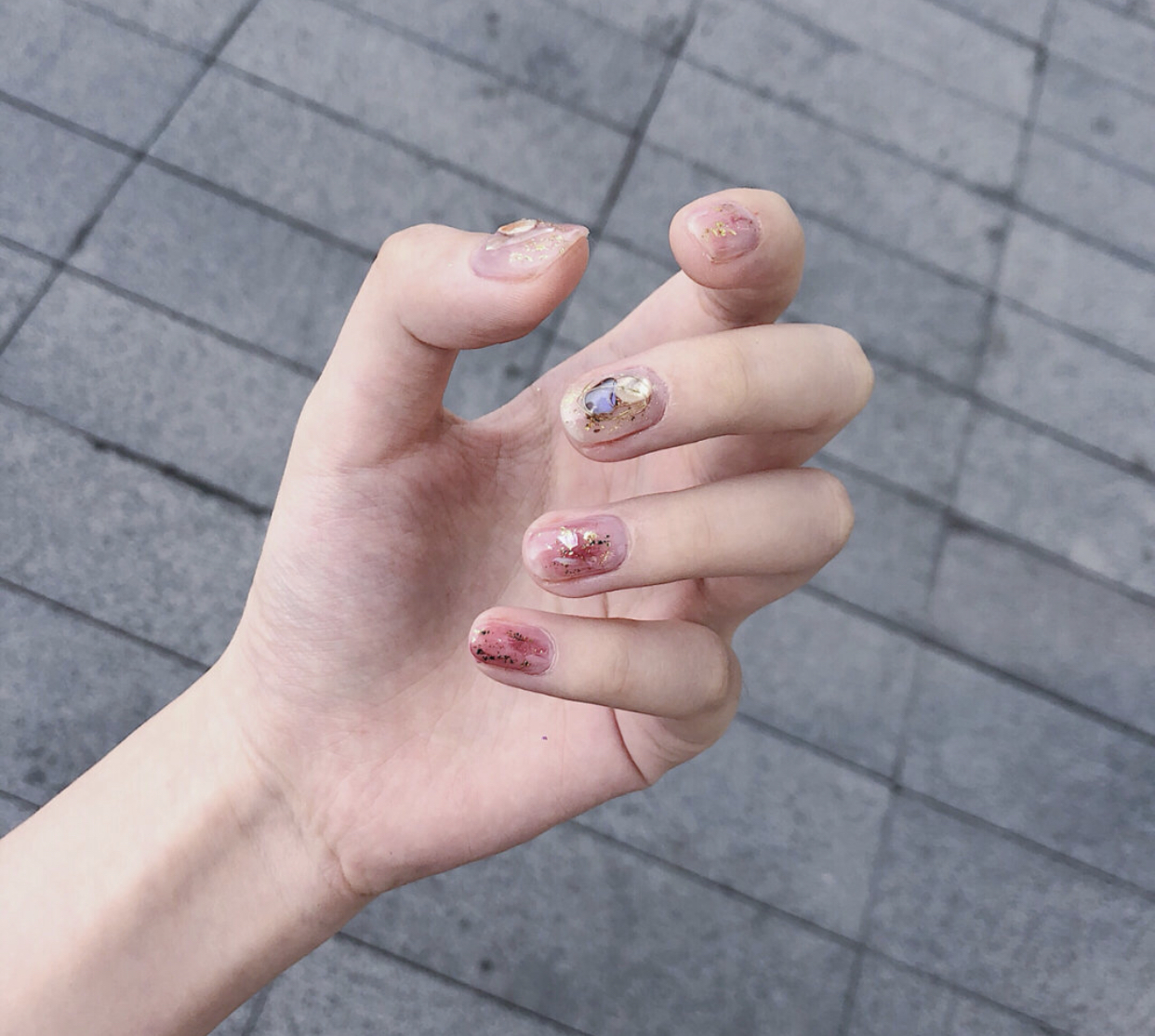 简单晕染美甲教程腮红黄皮,美甲网红款红色日系晕染