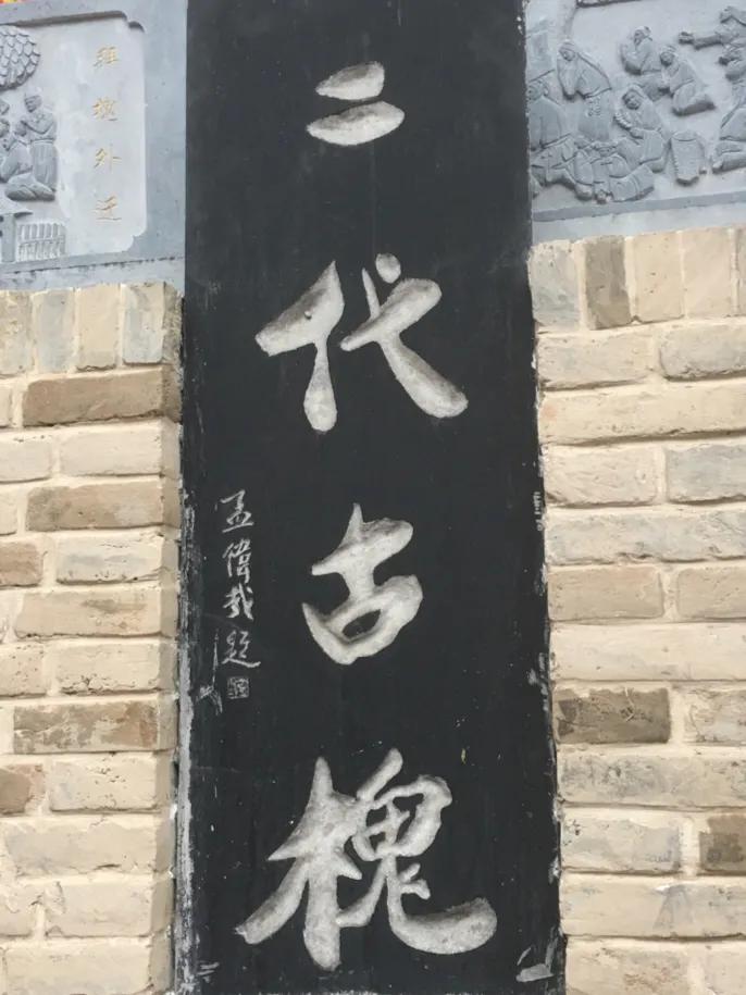 右脚小拇指指甲盖里有小黑点,右脚小拇指指甲盖变厚怎么治