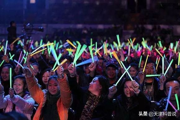 荧光棒为什么会变光,荧光棒为什么弯折后会发光