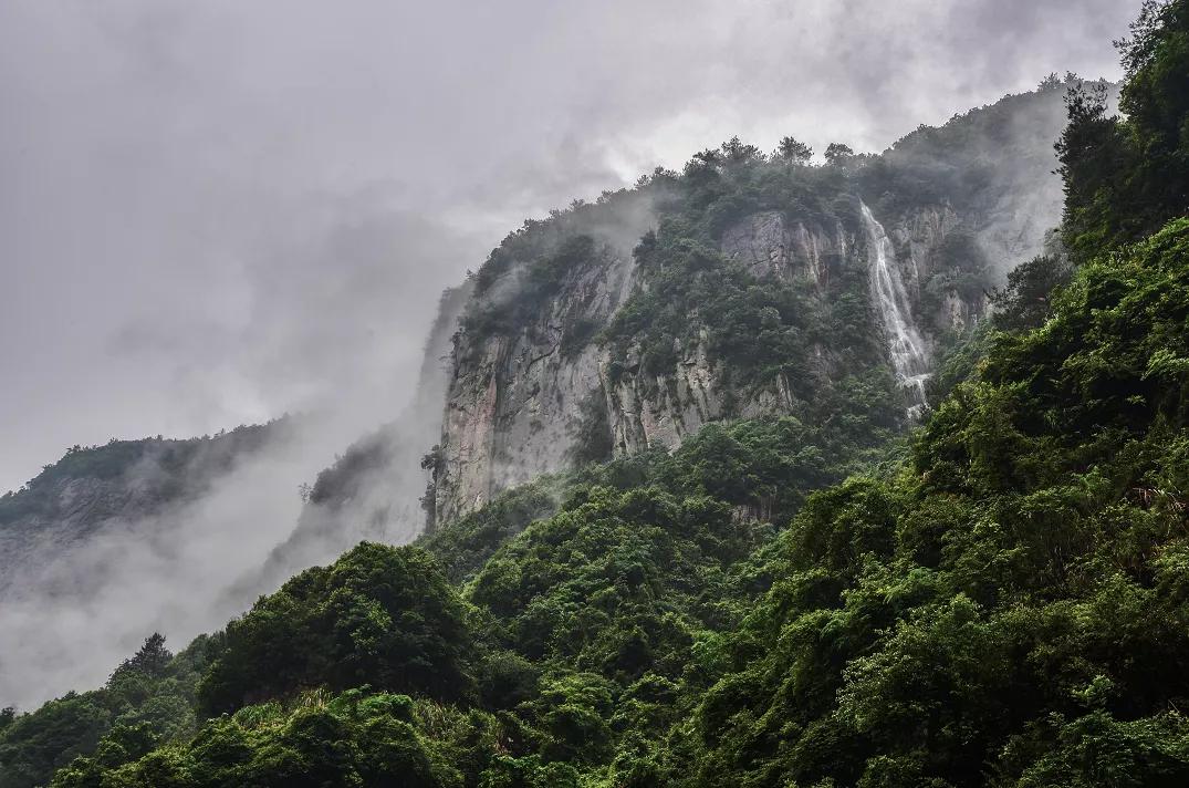 峡谷漂流推荐一个避暑圣地,金丝峡漂流和溶洞漂流哪个好玩