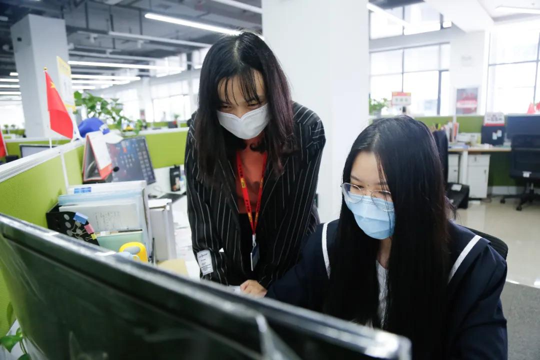 「我爱你，纳杰」“热爱是干劲的源泉，责任是坚持的动力！”