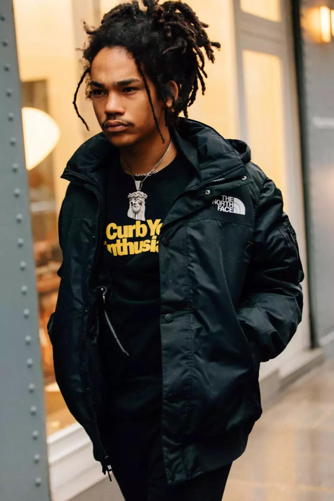 羽绒棉服老是要钻毛,穿衣不踩雷的色彩搭配