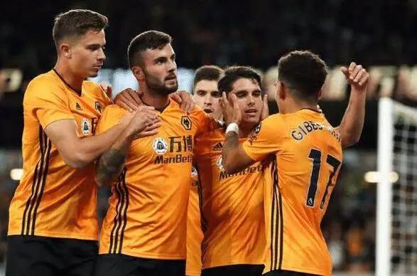 英超狼队球员为kpl总决赛助威,英超莱斯特城vs狼队