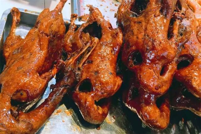 皮脆肉嫩的烧鸭难以抵抗的诱惑,鸭子怎么做才能不腥够味入口即化