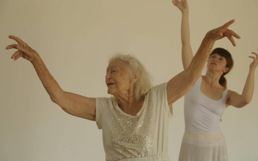 106岁芭蕾舞女终身未婚却人人羡慕：长寿秘诀，远离男人，多跳舞