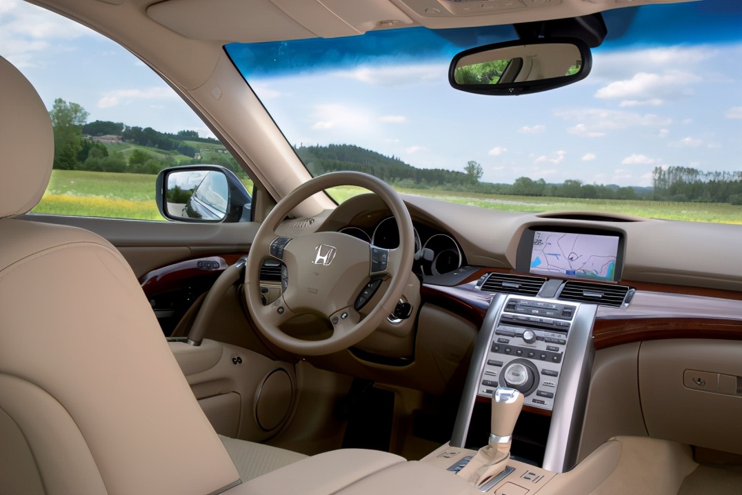 没落的日系三大旗舰车，本田里程、丰田皇冠、日产风雅你都认识吗