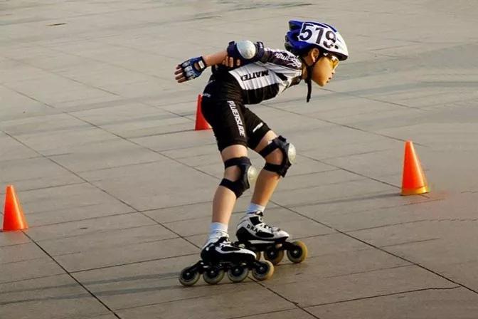 菲特轮滑,小孩学轮滑要不要考级