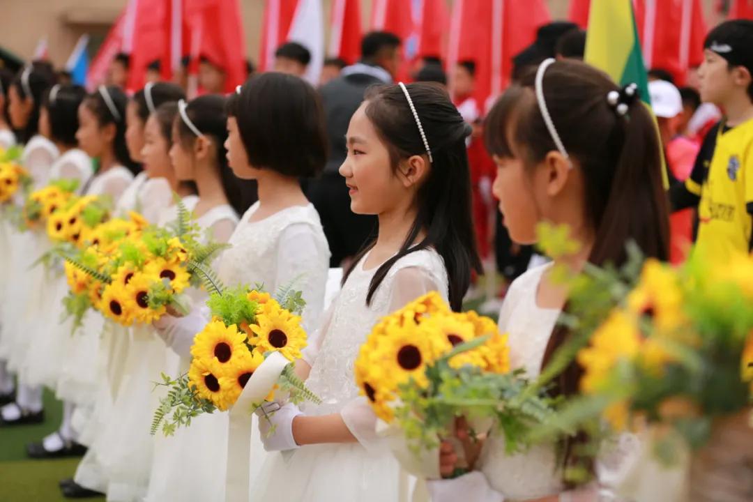 【“七个一”先锋在行动】呼和浩特市足球协会“万达分校足球基地”挂牌仪式在南门外小学万达分校举行