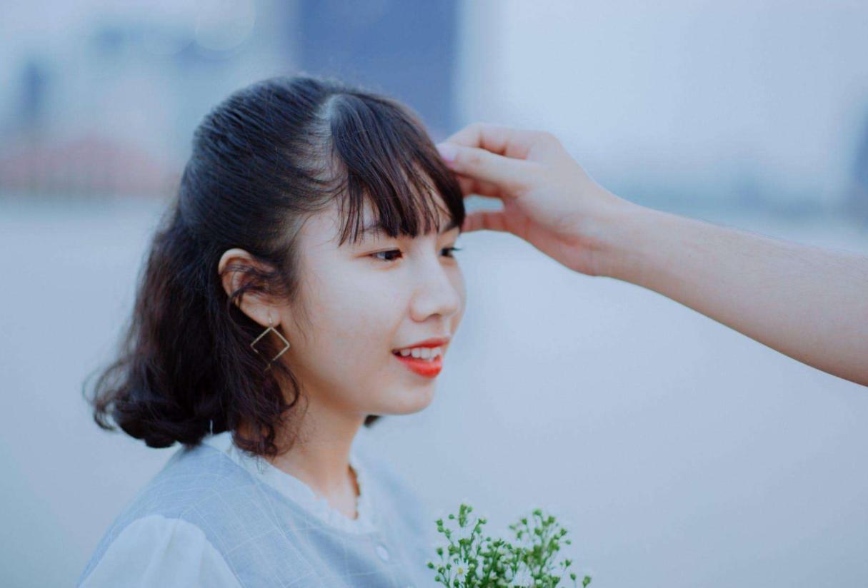 男朋友帅但是不富裕怎么办,男朋友很帅但没钱怎么办