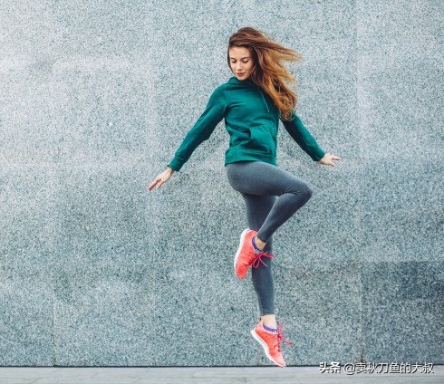 夏天晒黑的皮肤冬天不容易白回来,夏天晒黑了怎么白回来