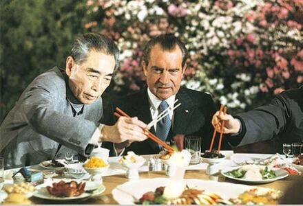 尼克松收到毛*东泽**12字墨宝，不解其意，50年众说纷纭，无人能解