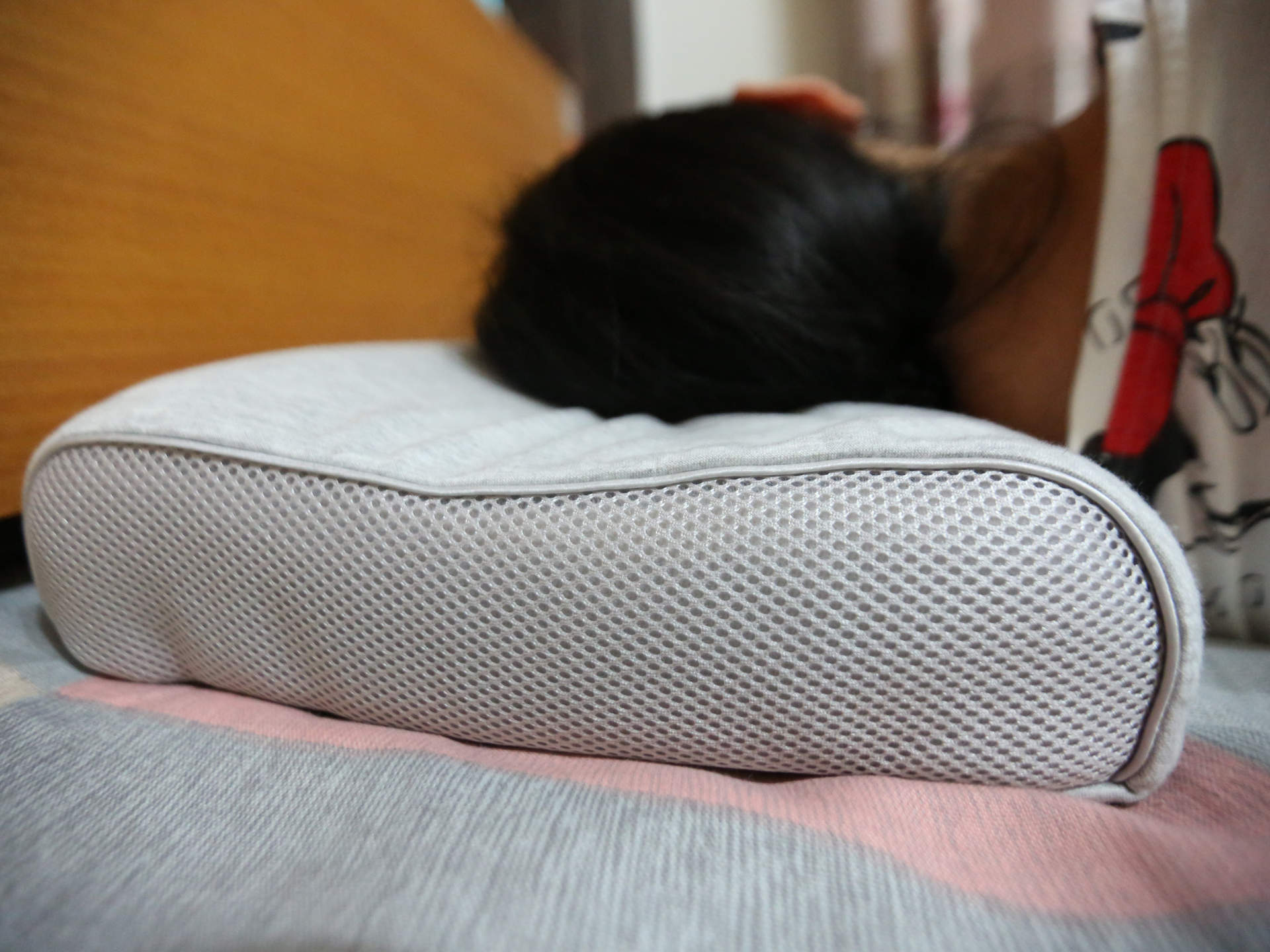 8h释压舒弹纤维枕测评,8h蜂巢枕头