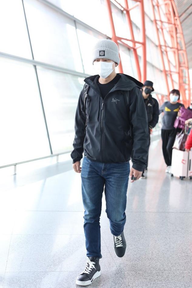 黄轩休闲西装穿搭,黄轩穿背心少年感