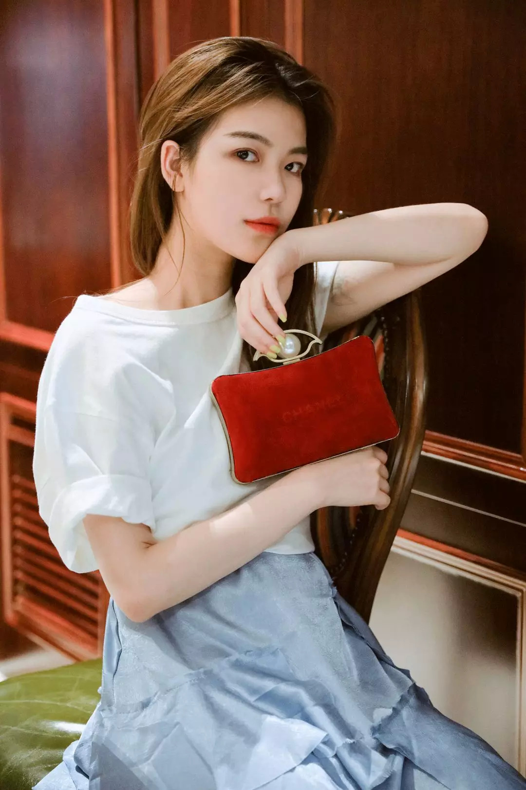 废旧纸袋如何做收纳包包,大牌纸袋斜挎包包改造教程