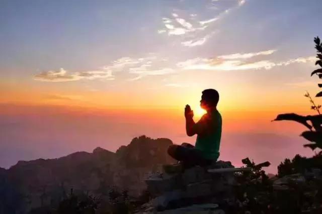 白石山山顶尚云间酒店多少钱,白石山风景区尚云间酒店电话