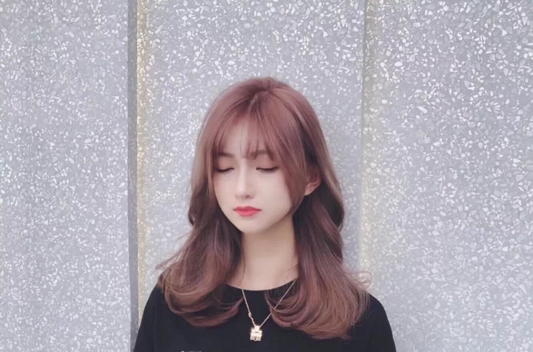 脸大怎么弄发型显脸小,个子矮脸大什么发型好看