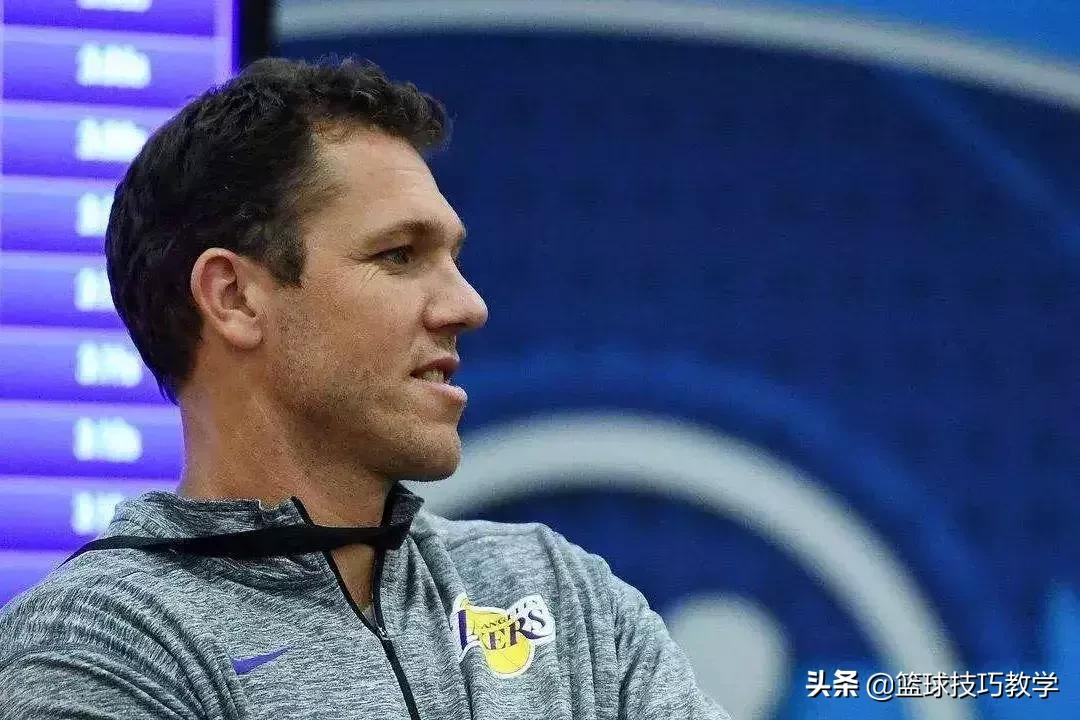 勇士球迷当着杜兰特的面呼声库里,勇士关键球杜兰特库里