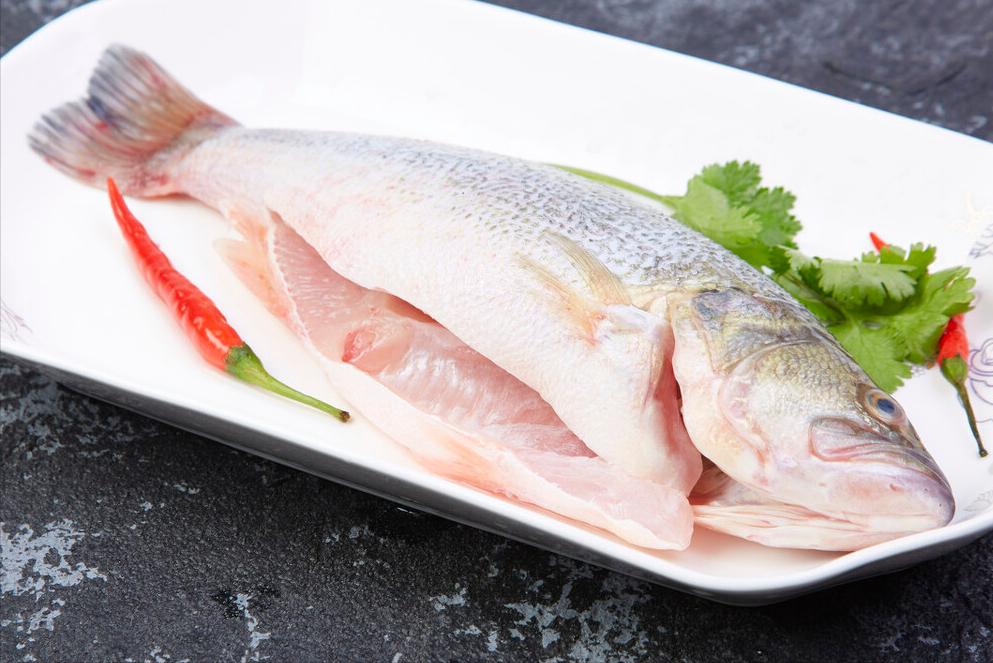 做清蒸鱼，调料不能乱加，牢记2不放，鱼肉鲜香嫩滑，不柴也不腥