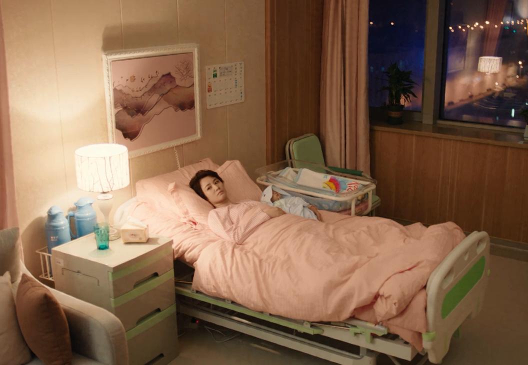 女主双标，男主给洋人接盘，2020年了还有这种“正能量”烂剧？