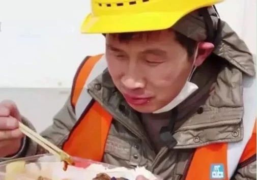 抗疫熬过来了只为遇见更好的明天,中国三年的抗疫英雄让我们铭记