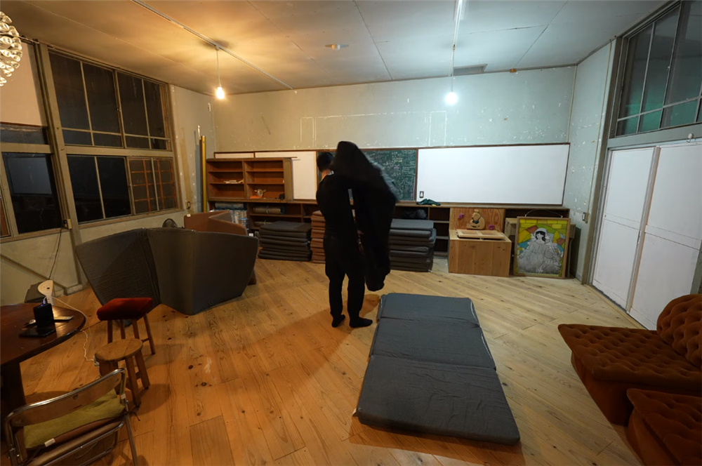 80后小伙回荒废10年农村大学,80后小伙回荒废十年的农村大学