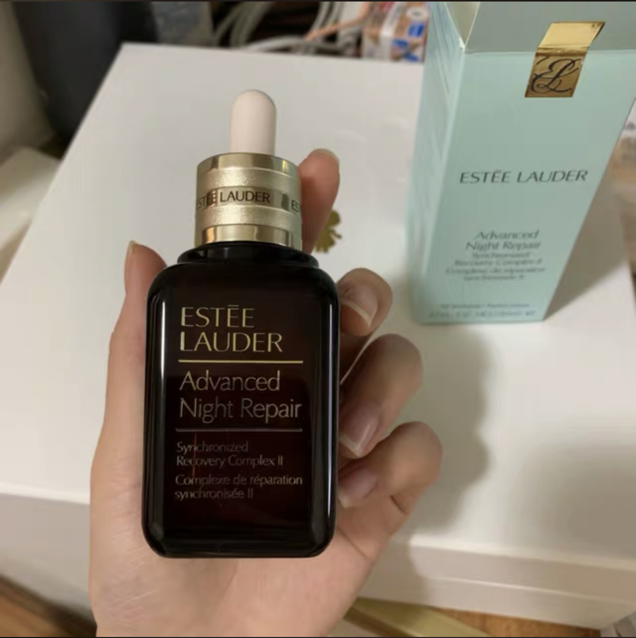 兰蔻小黑瓶雅诗兰黛小棕瓶哪个好,兰蔻小黑瓶和雅诗兰黛小棕瓶区别