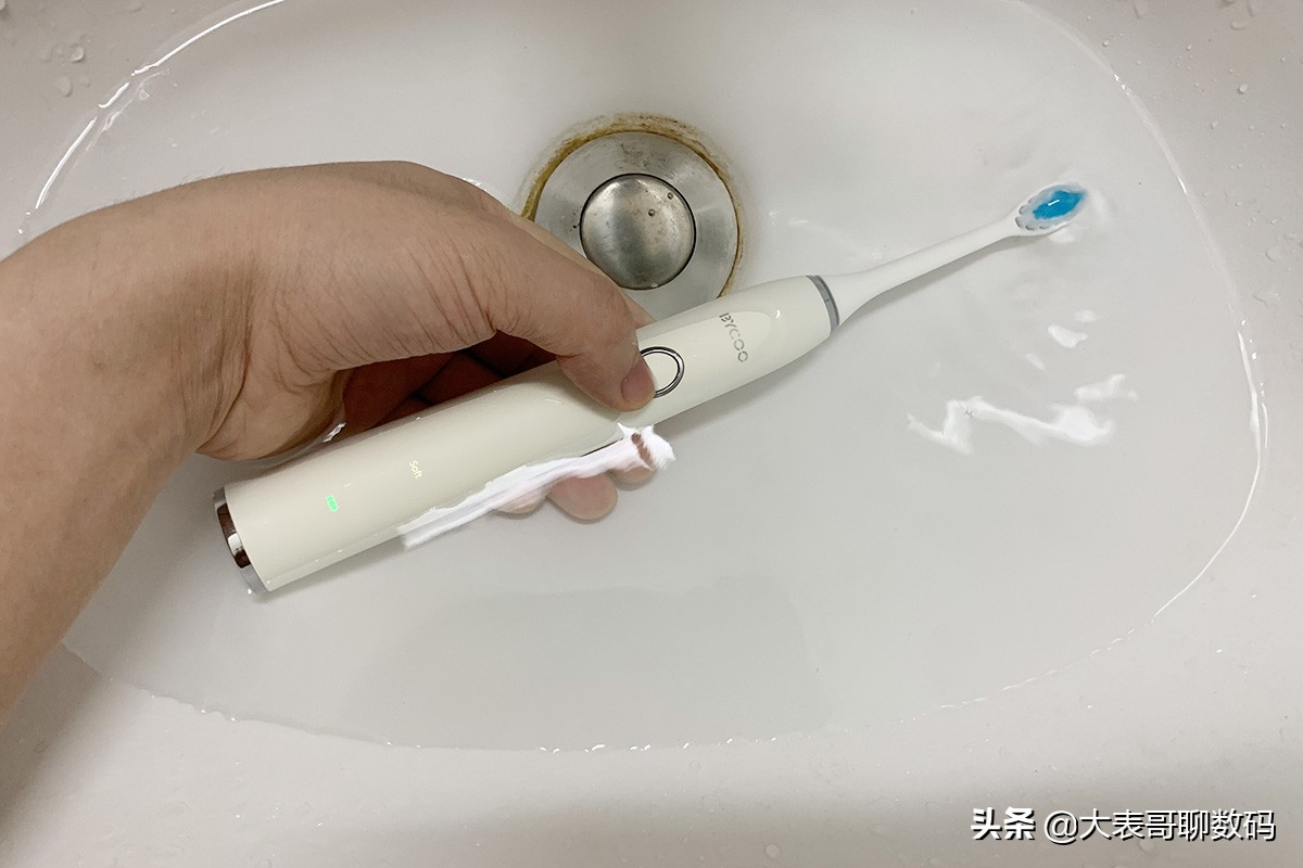 待机365天的电动牙刷,声波电动牙刷ipx8防水