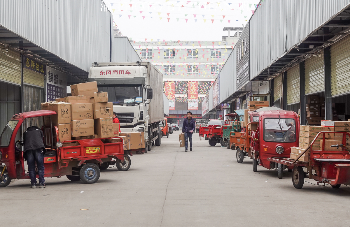 重庆最大灯具城在哪里,重庆西南灯饰城