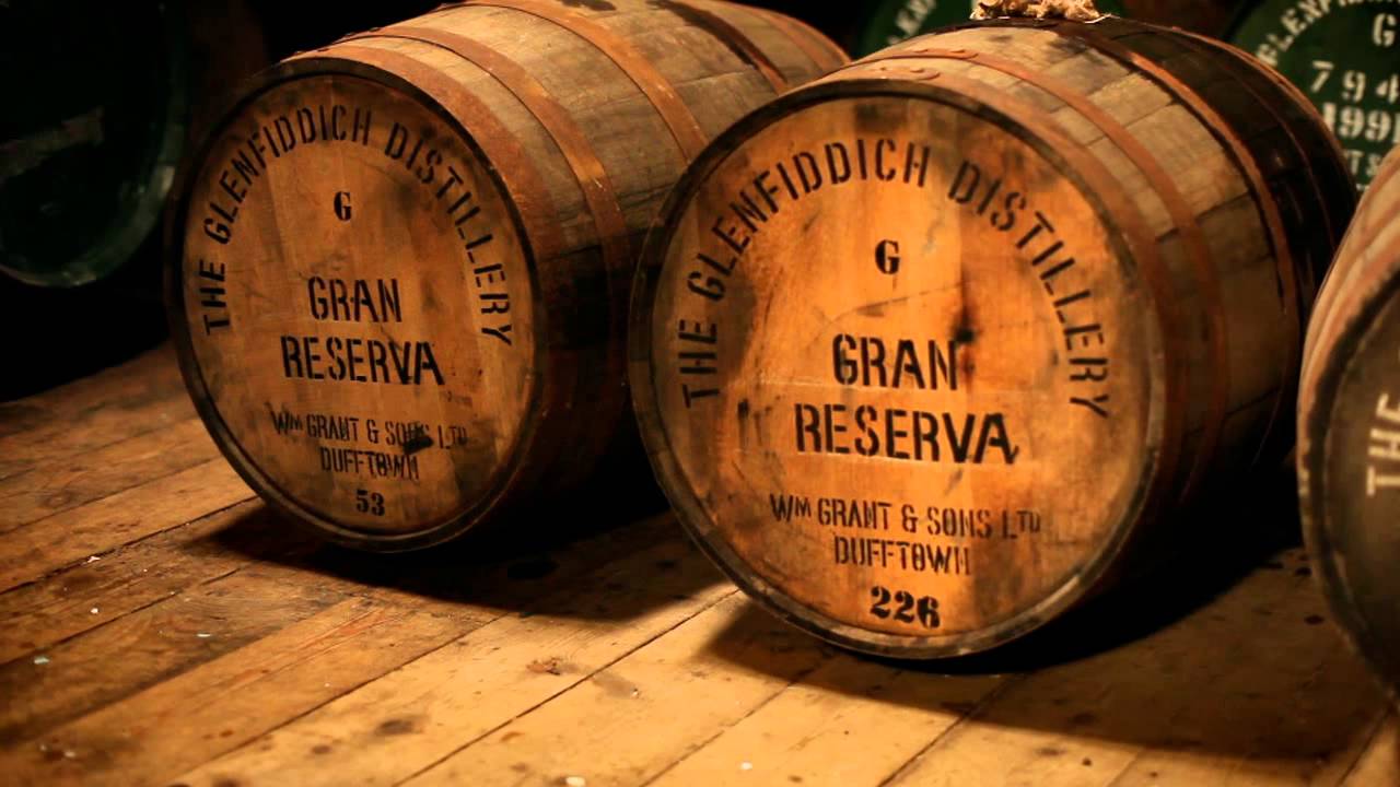 一个人去酒吧喝酒真实感受,酒吧喝酒到底有什么乐趣