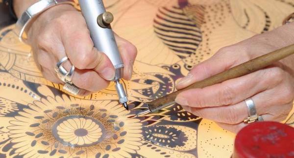 爱马仕丝巾为啥这么贵？7万多种颜色耗时两年看完就觉得值了