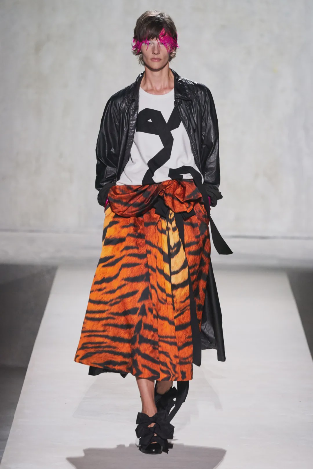 dior璞圭汗鐨崏,dior璞圭汗濂抽瀷