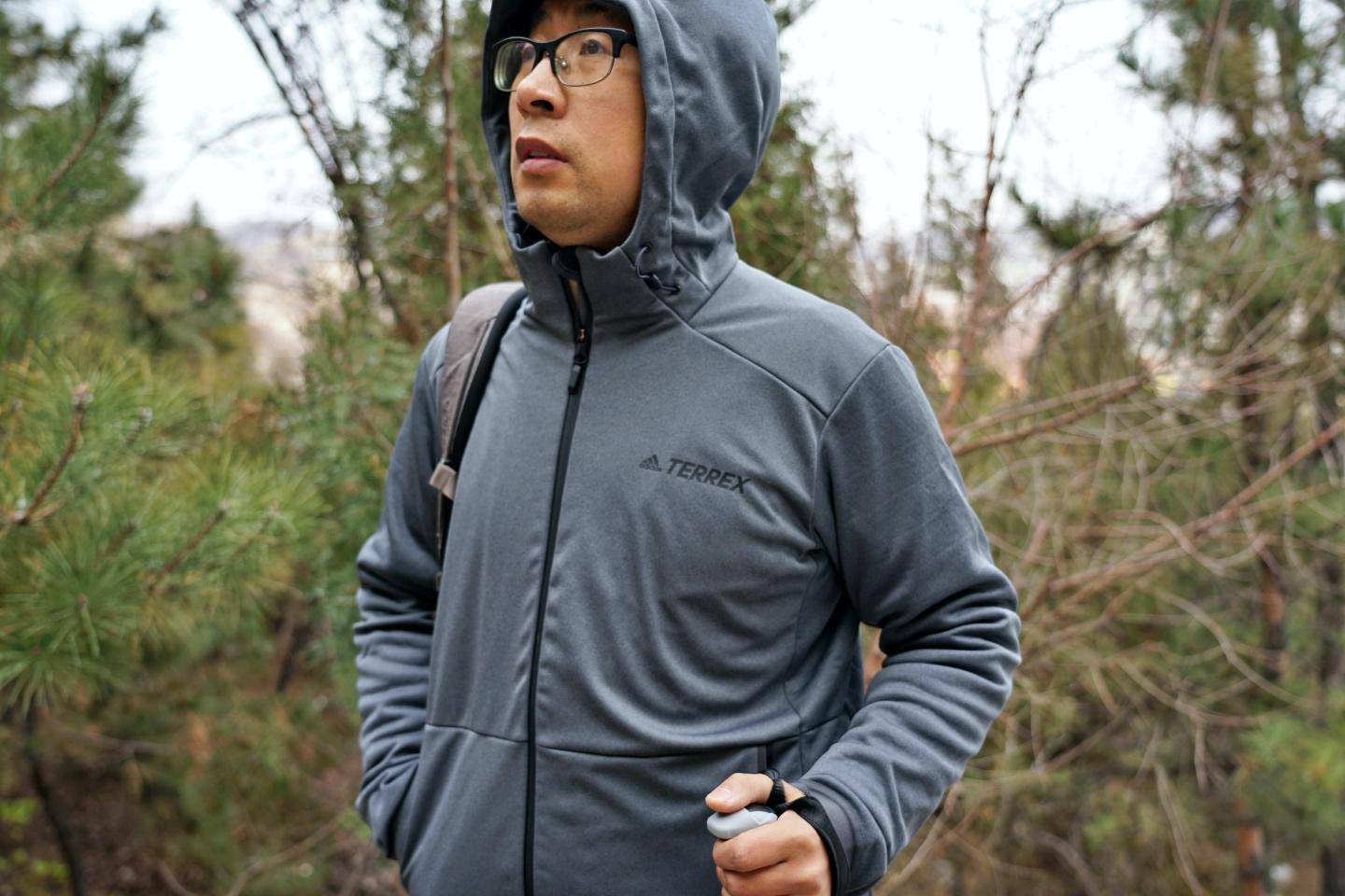 adidas连帽夹克男款白色,阿迪达斯terrex外套夹克