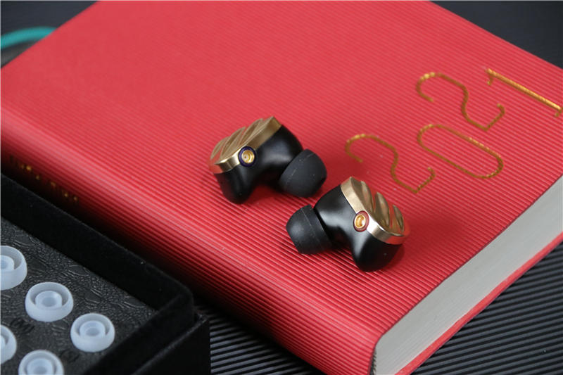 thinkplus双核双动圈hifi耳机,roll百元平价双动圈hifi耳机