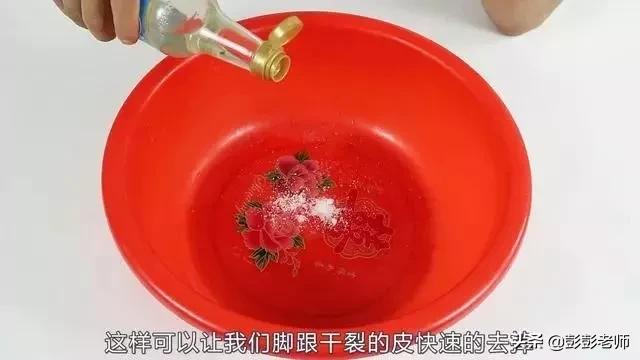 脚后跟干裂怎么快速消除小窍门,脚后跟干裂一招教你去除