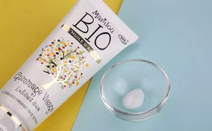 黑头皮肤屏障脆弱容易色素沉着,皮肤黑头闭口暗沉