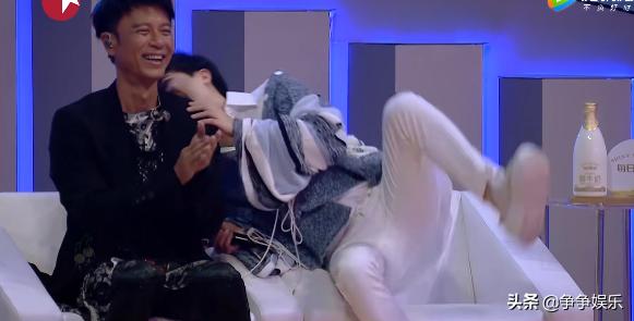 那英与肖战评价周深视频,那英肖战听周深唱歌