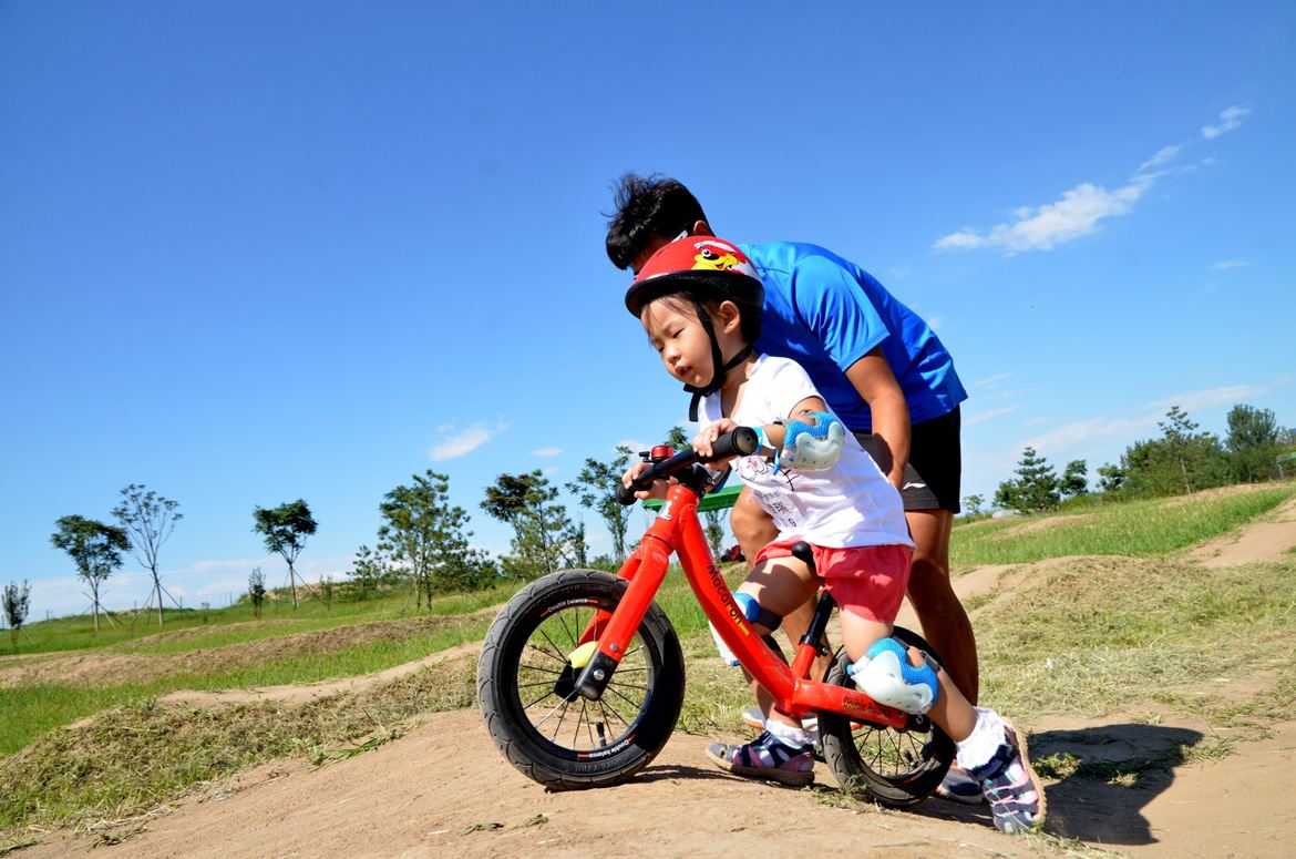 5岁女儿总喊脚疼,公交车上女儿说腿疼