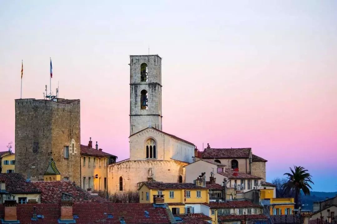 Chanel最新款香水原料诞生地,竟然就藏在这个中世纪小镇!