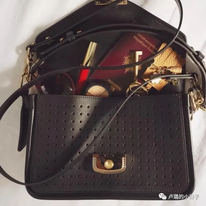 最有权势的德国总理天天背的千元包，这个法国的品牌到底多好用