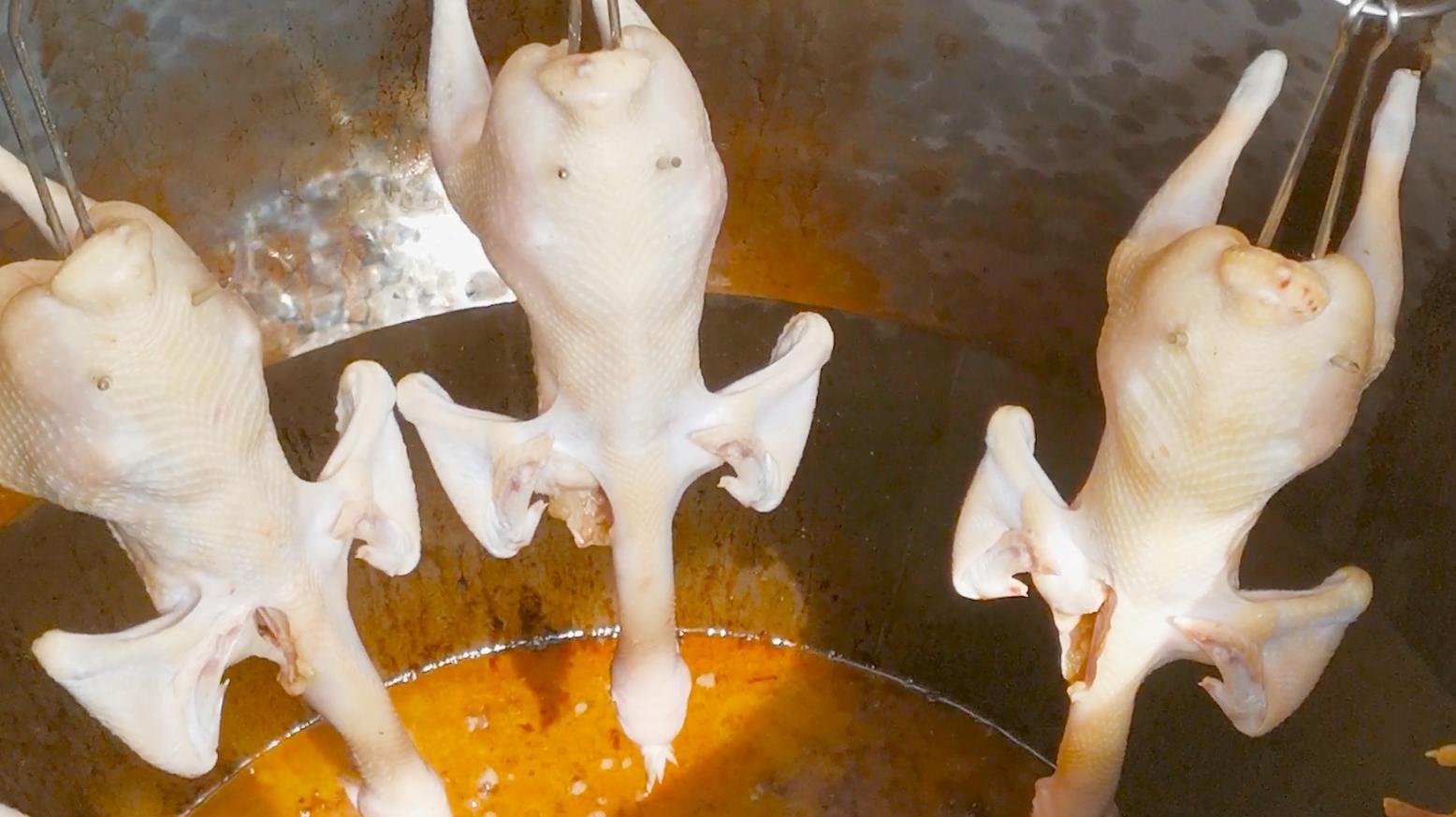 这才是真正的烤鸡做法简单还入味,烤鸡皮怎么红亮