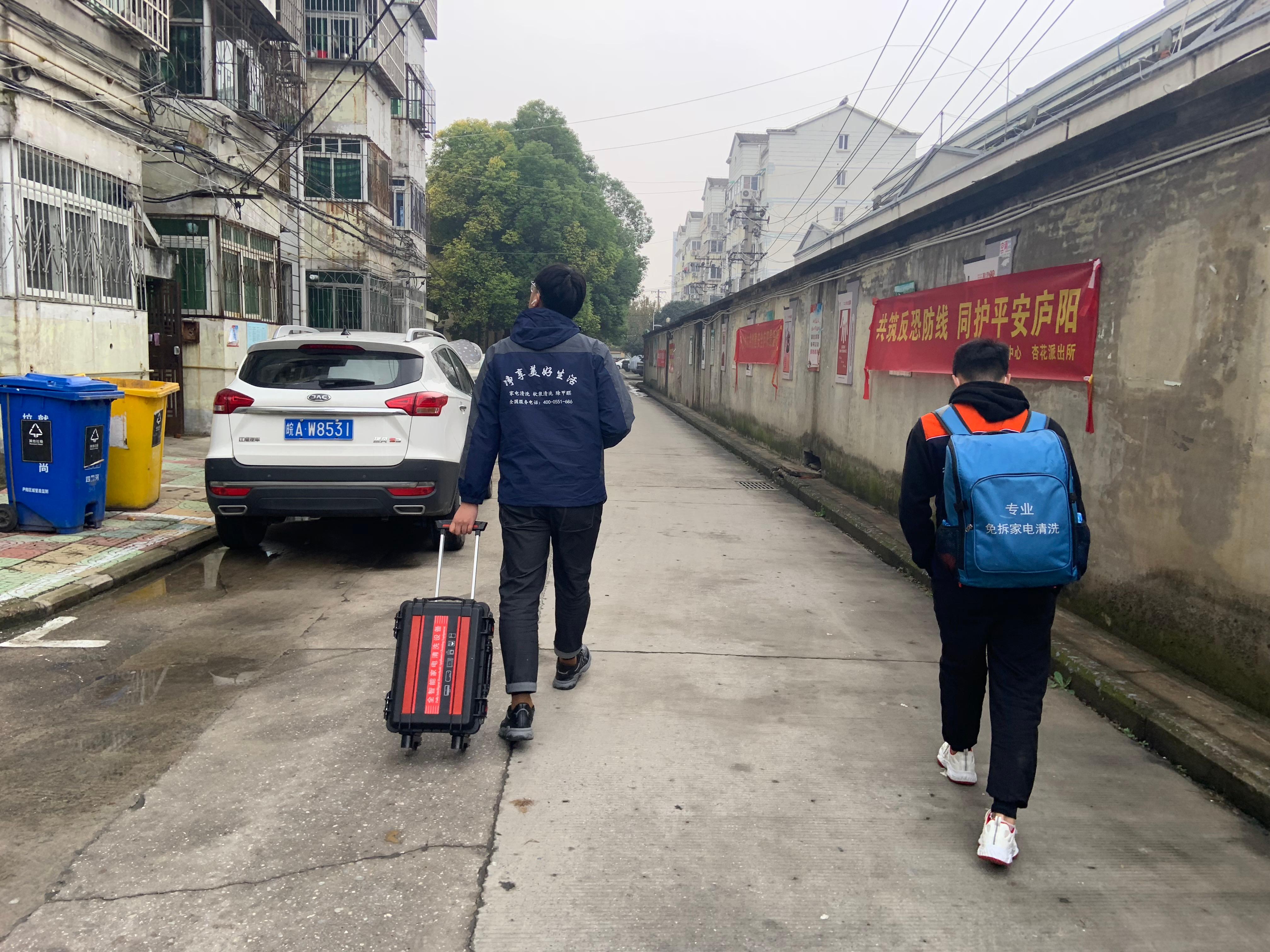 讲真，老小区除了大妈，还有商机！小伙在小区瞎转悠一天赚了一千