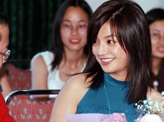 赵薇得罪竹联帮傅豪，汪雨出手惨遭围殴，3小时后傅豪打电话求救