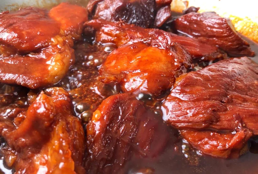 猪身上哪个部位的肉炒着最好吃,猪身上的肉都适合做什么菜