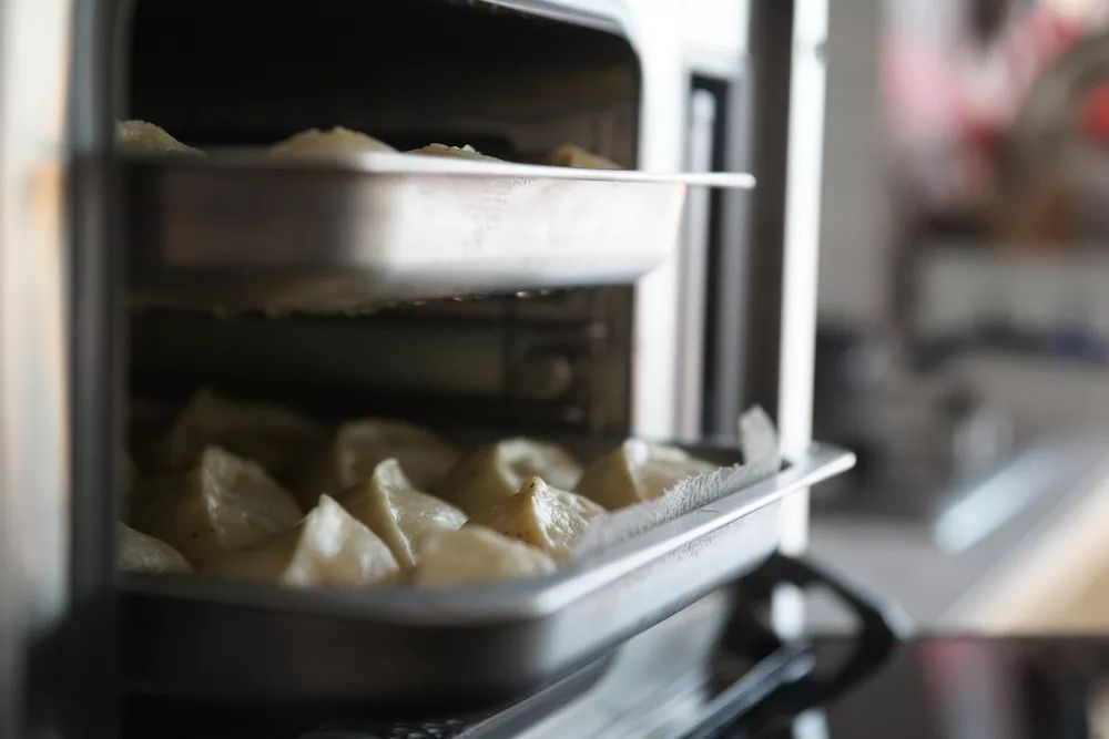 用水泥砌橱柜,用粘土做迷你橱柜