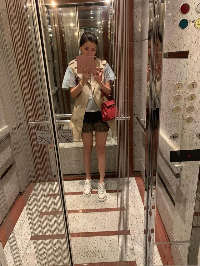 李嘉欣紧身裤搭配,李嘉欣胖时