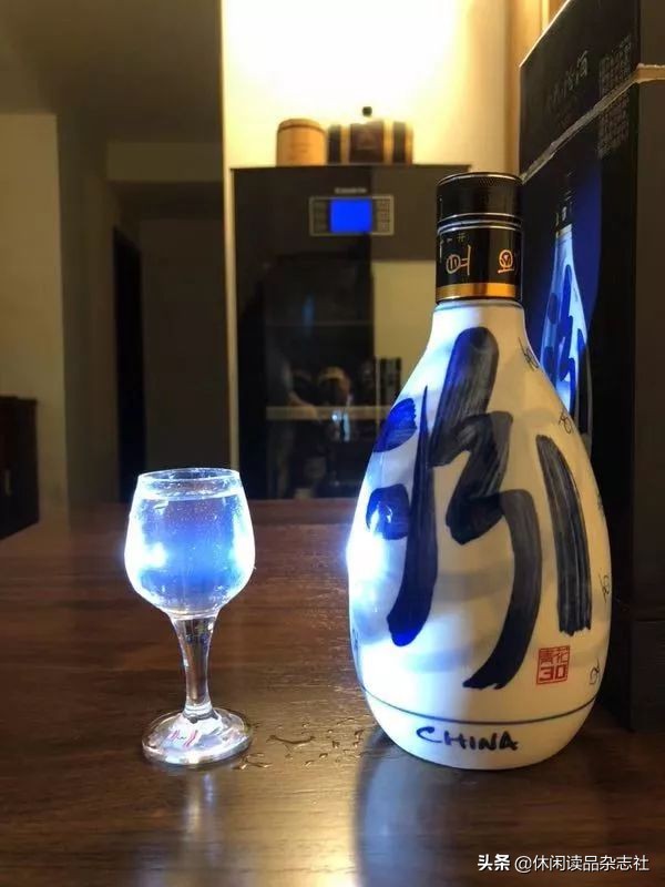 品酒笔记白酒,20年的汾酒53度蓝花瓷多少钱一瓶