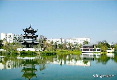 莲花池畔烂尾,昆明莲花池畔烂尾