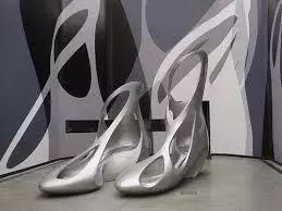 凯瑞姆、扎哈都有为梅丽莎设计过塑料鞋？没错，而且还怪好看的！